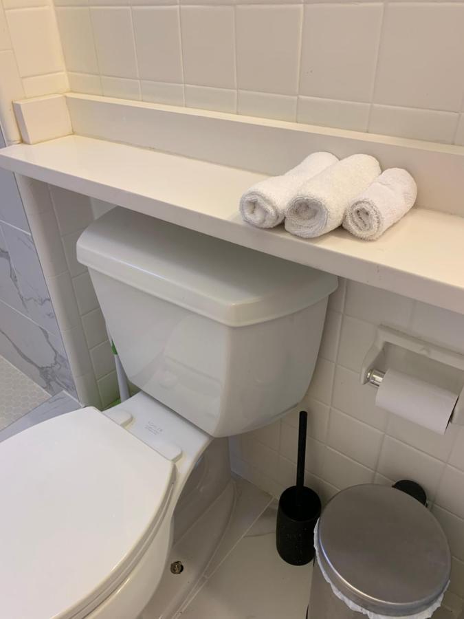Apartamento Large Duplex 2bdrm 1den-metro *
