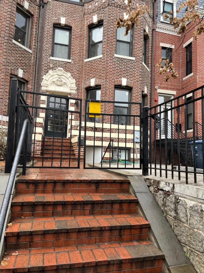 Large Duplex 2bdrm 1den-metro Apartamento *