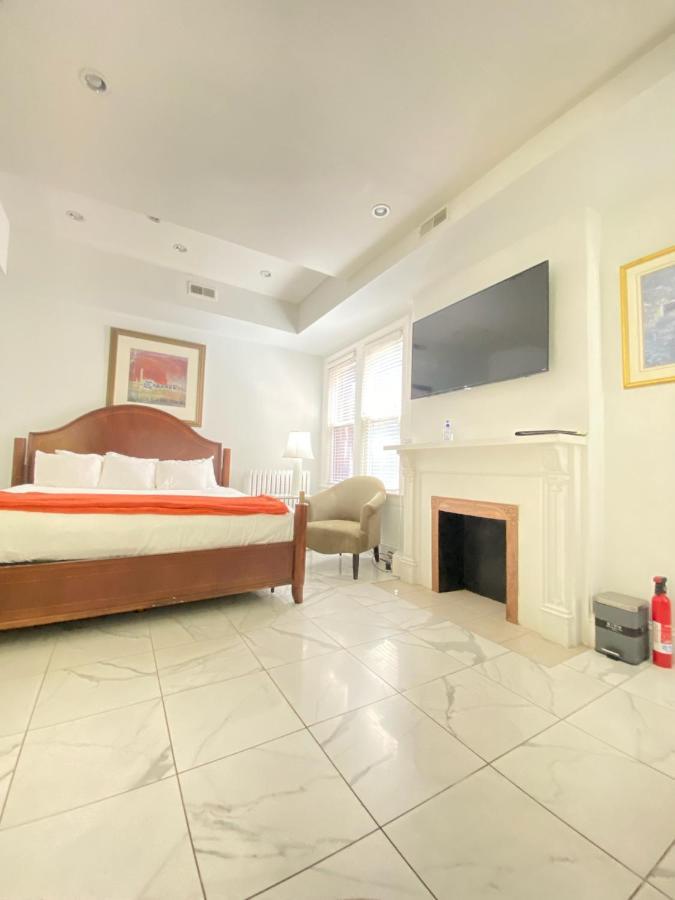 Large Duplex 2bdrm 1den-metro Apartamento Washington