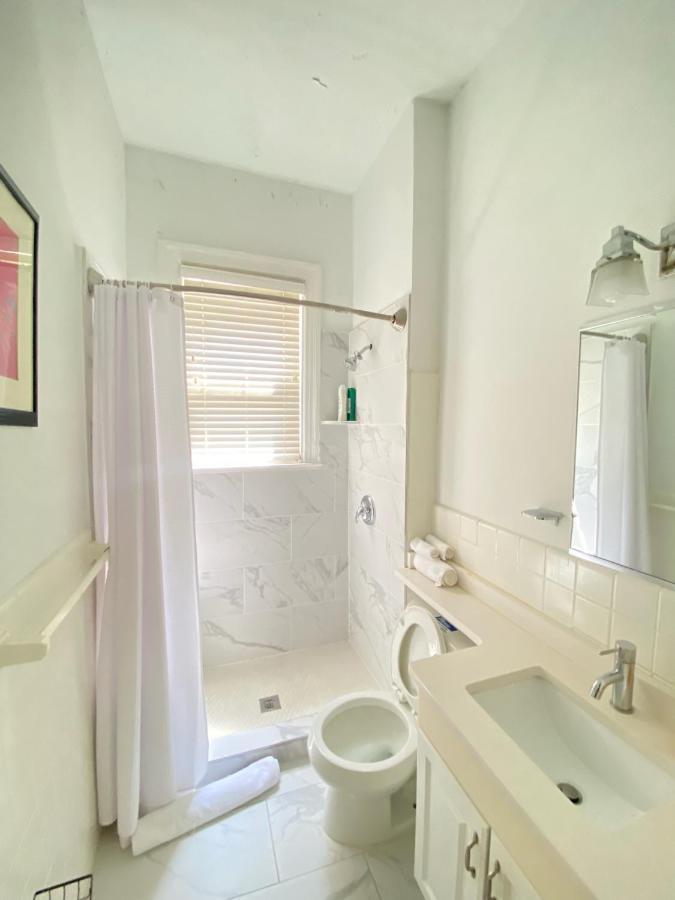 Apartamento Large Duplex 2bdrm 1den-metro *