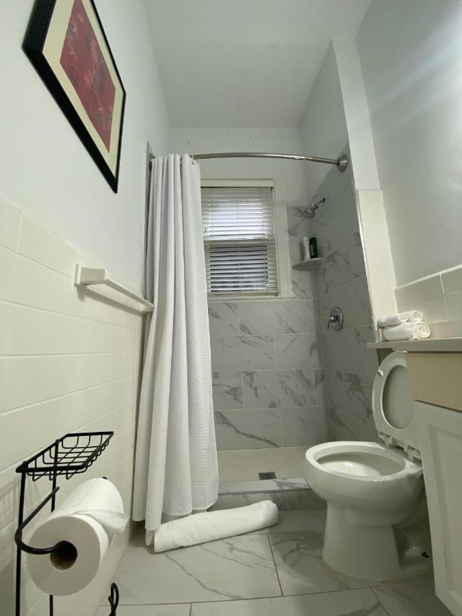 Apartamento Large Duplex 2bdrm 1den-metro *