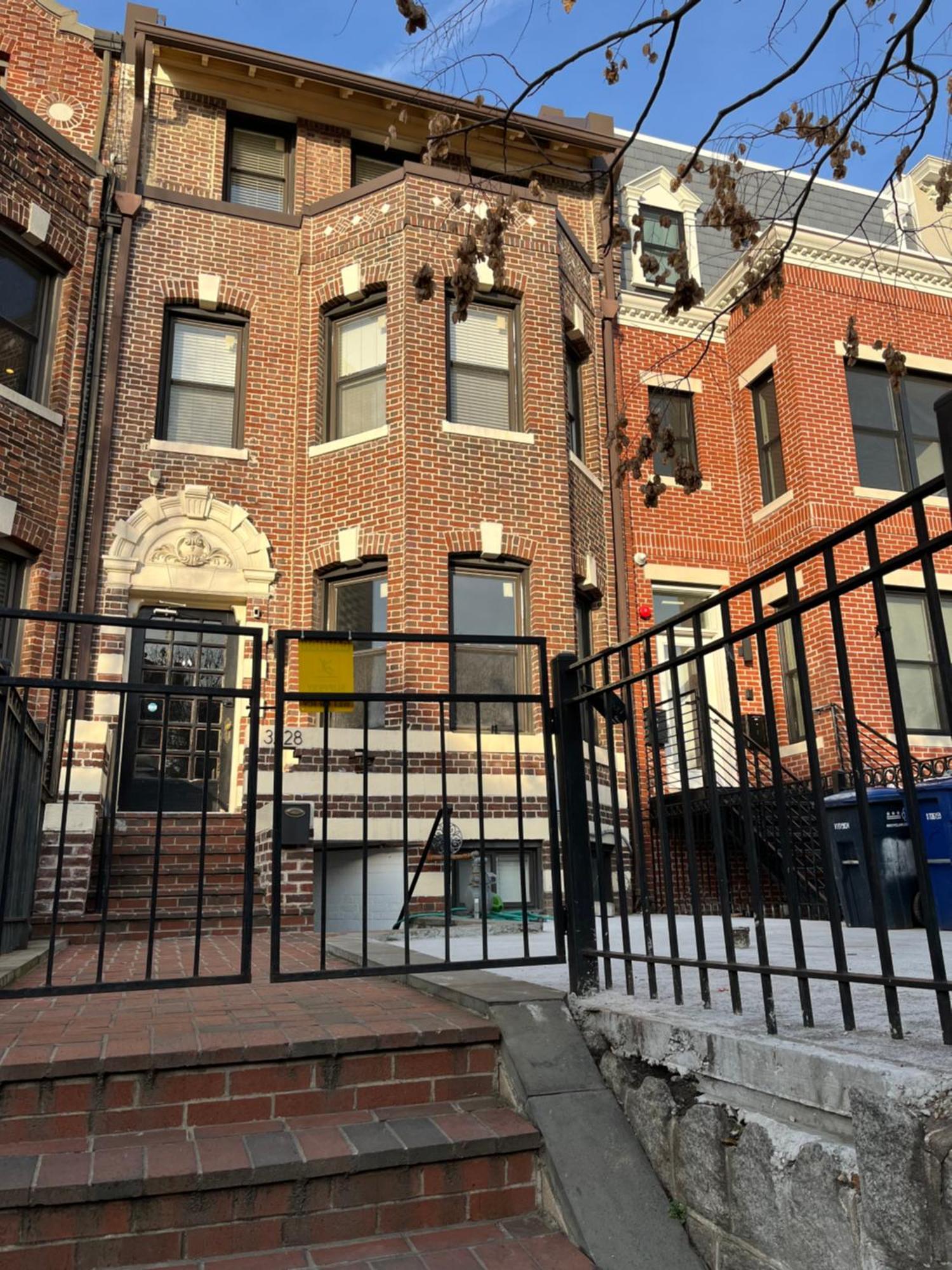 Large Duplex 2bdrm 1den-metro Apartamento Washington
