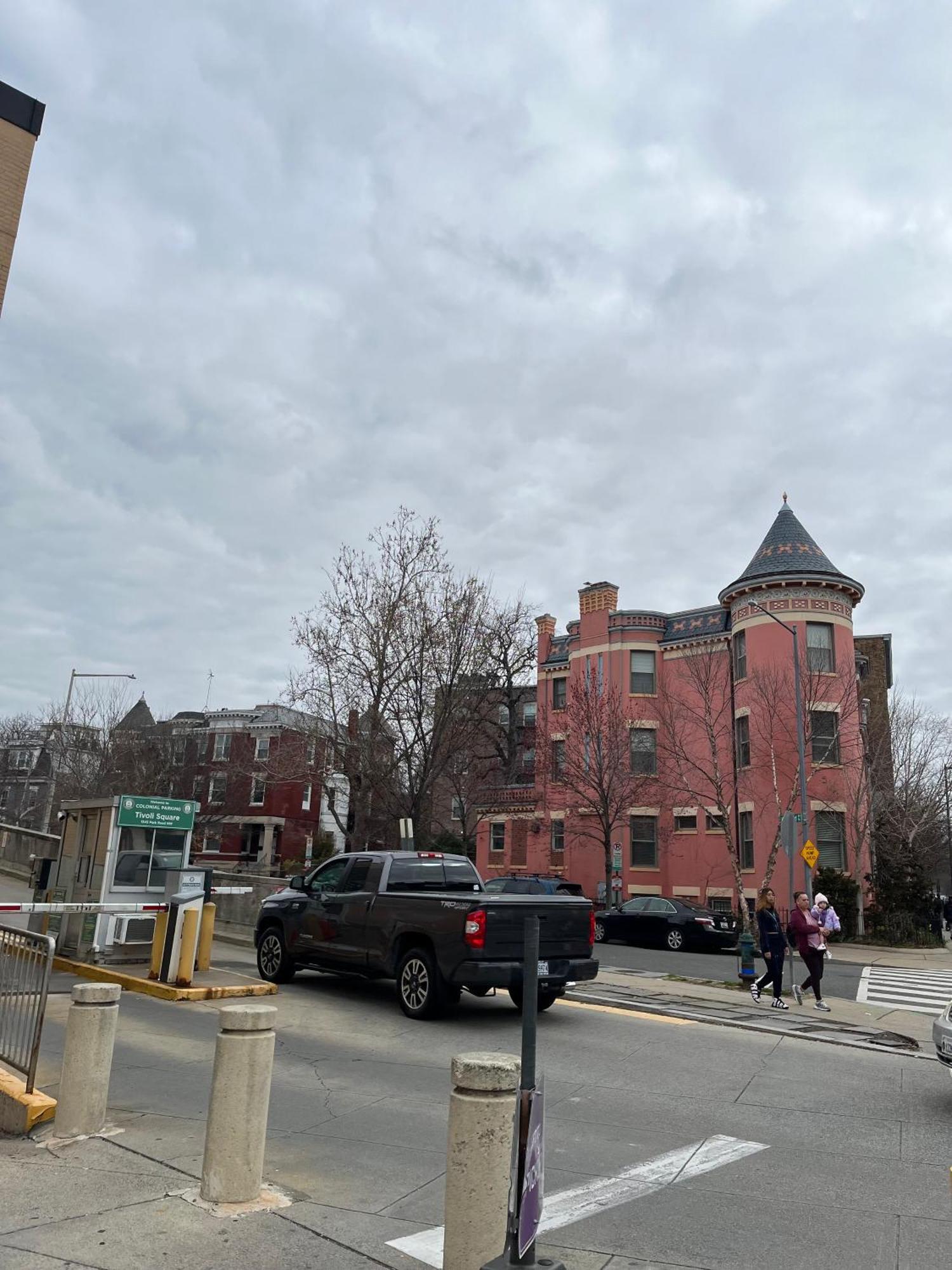 Large Duplex 2bdrm 1den-metro Washington