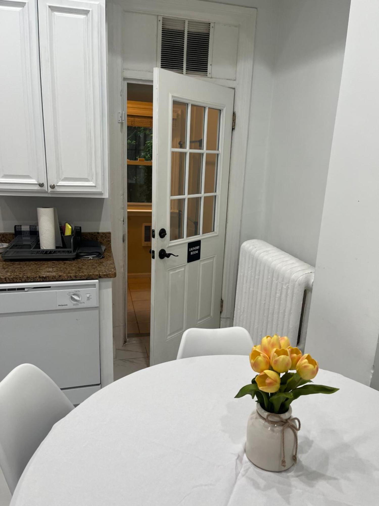 Apartamento Large Duplex 2bdrm 1den-metro