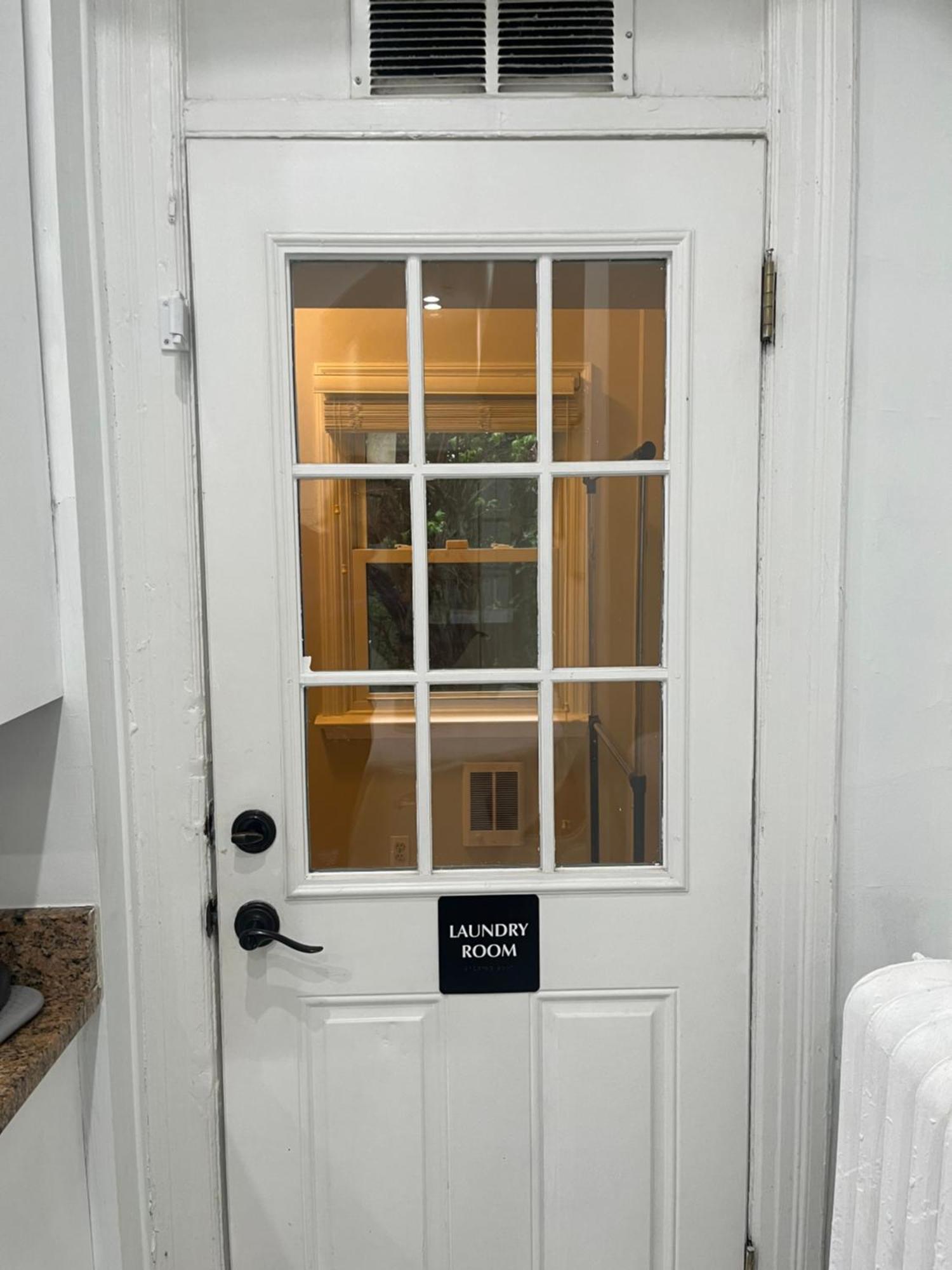 Large Duplex 2bdrm 1den-metro Apartamento *